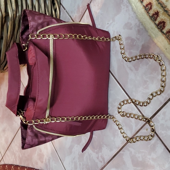 💫Host Pick💫Stella & Dot Zip it Crossbody in Oxblood NWT - Picture 3 of 11